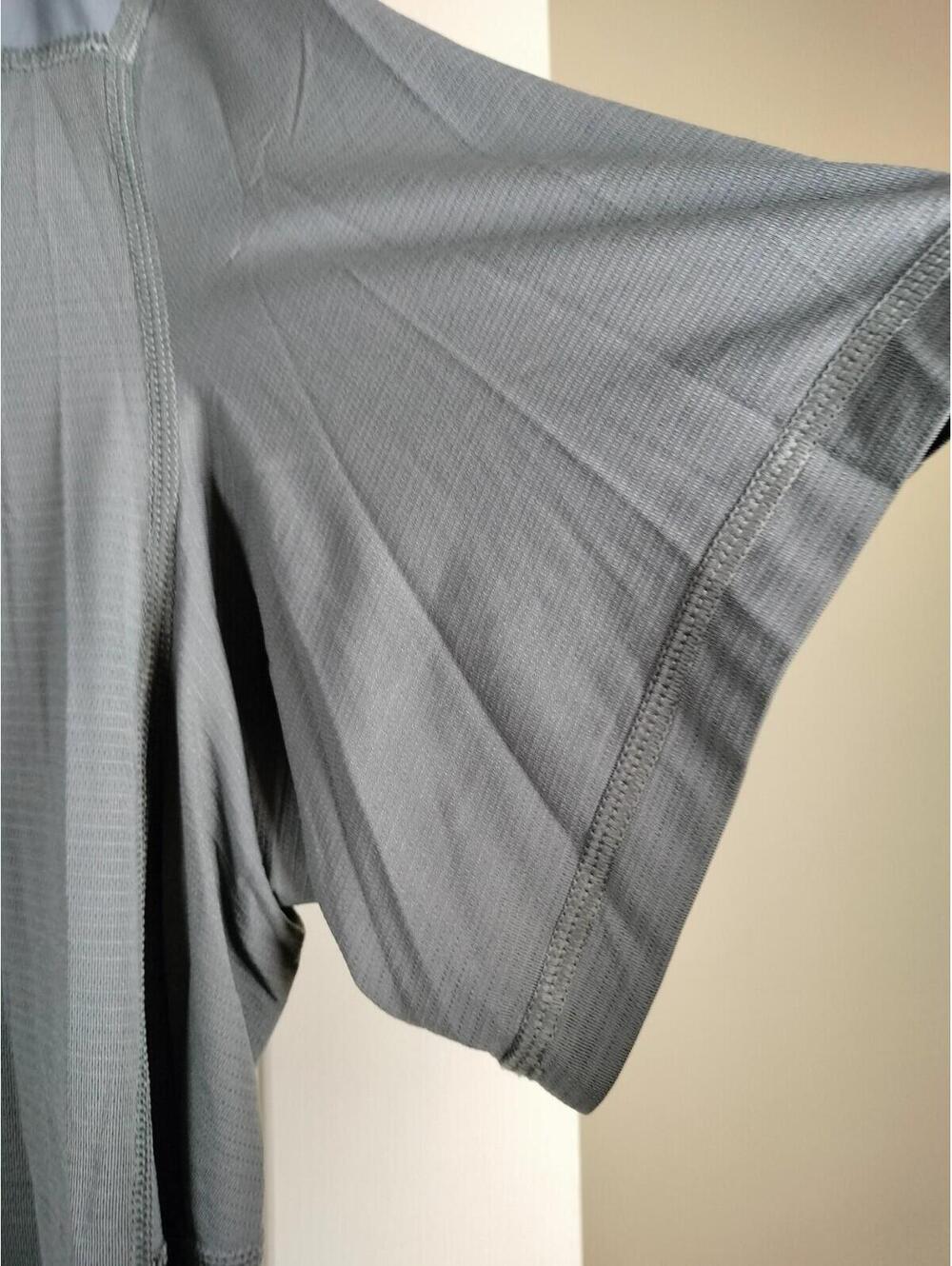 Lululemon Men's Metal Vent Tech Short Sleeve Shirt Gray Stripes Size L Large - Picture 6 of 7